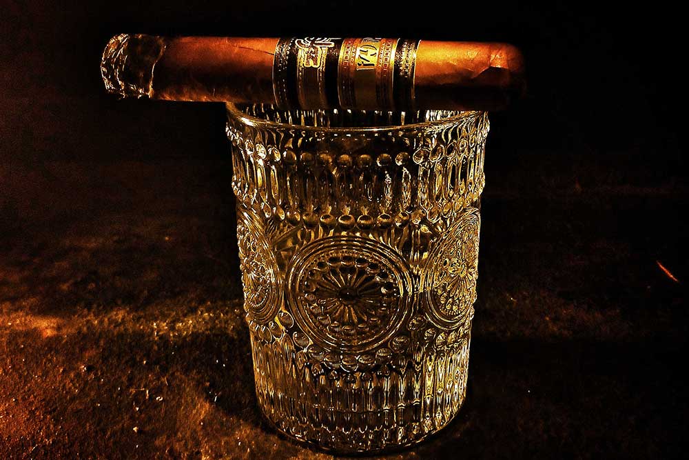 Saga Solaz Cigar Review and Pairing