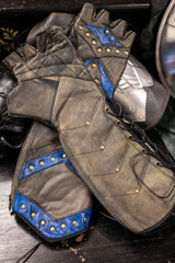 Bramblewood Gauntlets - Golden Reach, Size 4