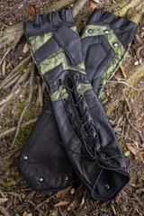Razorpine Fingerless Gauntlets - Acidmoss, Size 5