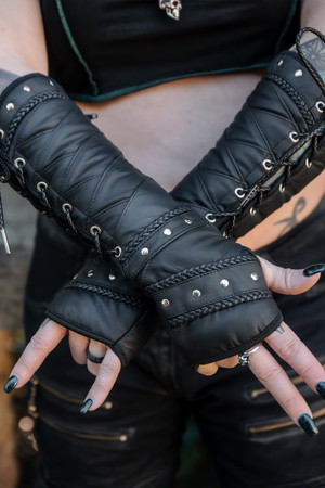 Elderwood Fingerless Gauntlets