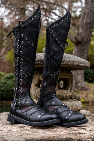 Bramblewood Boots - Black/Giantsblood - Women's 9
