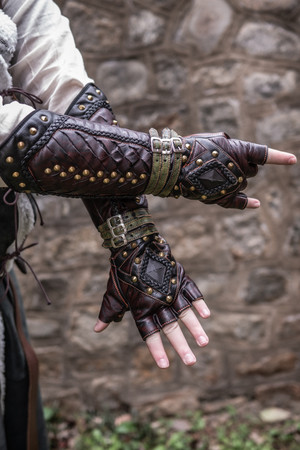 Darkbane Fingerless Gauntlets - Gloomrot, Size 5