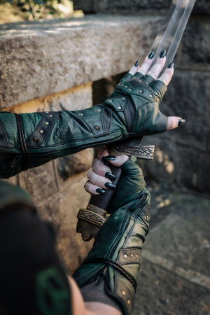 Bramblewood Gauntlets - Dragonseye, Size 5