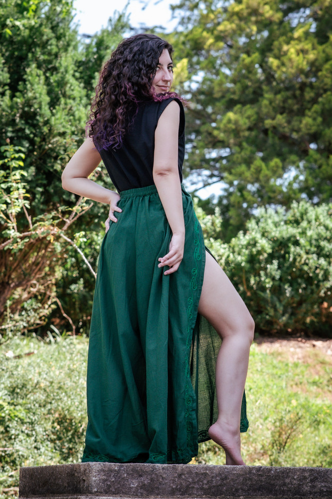 Model is 5' 2" wearing a S/M