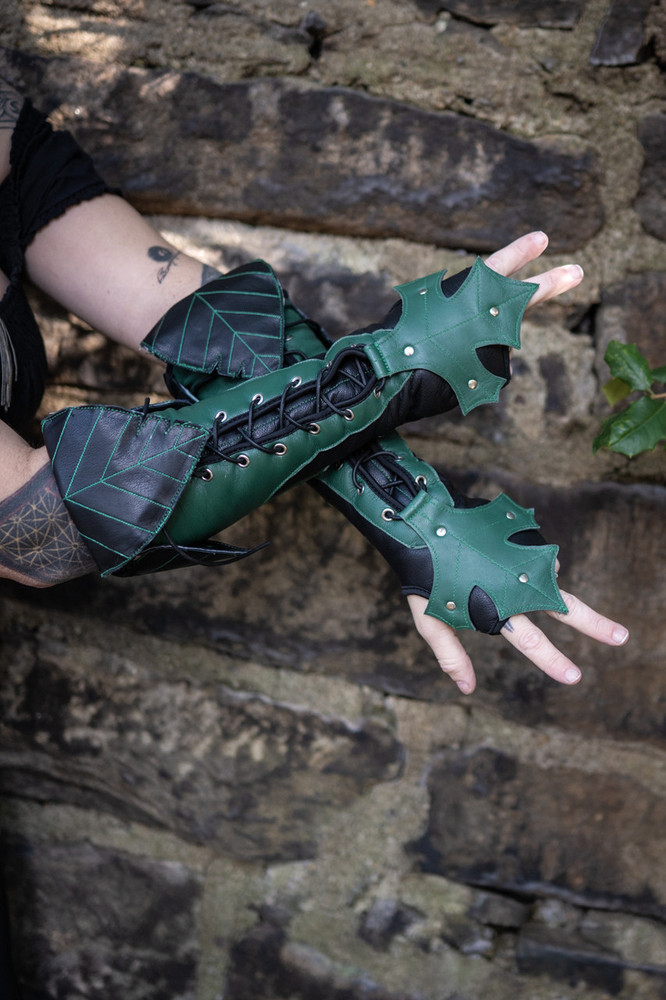Heartseeker Gauntlets - Valeguard, Size 4