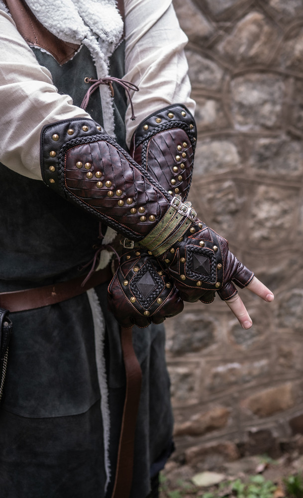 Darkbane Fingerless Gauntlets - Gloomrot, Size 5