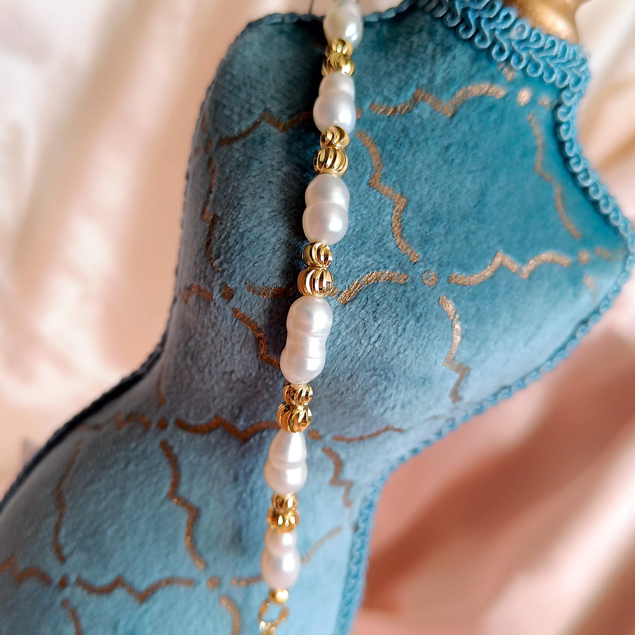 Collier Avec Perles Plaqué Or - Bijou Neuf Pour Cadeau Ou Pour Elle - Couleur Or Jaune