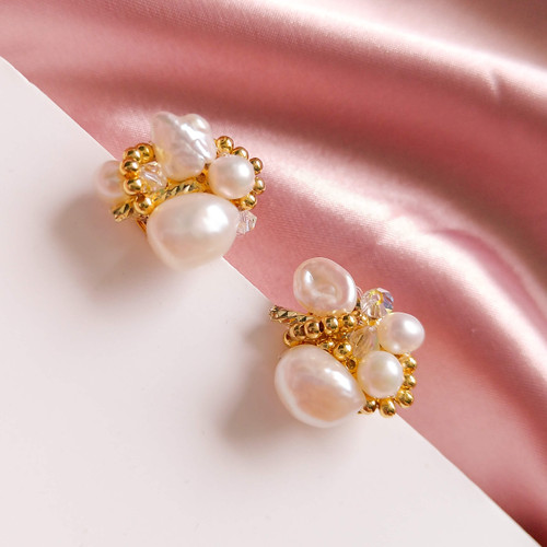boucles d'oreilles uniques en perles d'eau douce et billes plaqué or, design d'exception