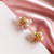 boucles d'oreilles uniques en perles d'eau douce et billes plaqué or, design d'exception