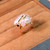 bague de createur artisanale avec des perles baroques, quartz clair et quartz rose, accessoires en plaqué or