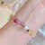 bracelet jonc inoxydable avec quartz de fraise, citrines, perles baroques et accessoires dorés