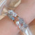 bracelet jonc inoxydable avec labradorite, quartz clair, perles baroques et accessoires dorés