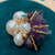 Broche Fleur Artisanale en Perles Baroques et Pierres Naturelles