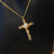Pendentif Croix en Wire Art Sculpté – Perle d'Eau Douce et Structure Fil d'Or Façonnée à la Main