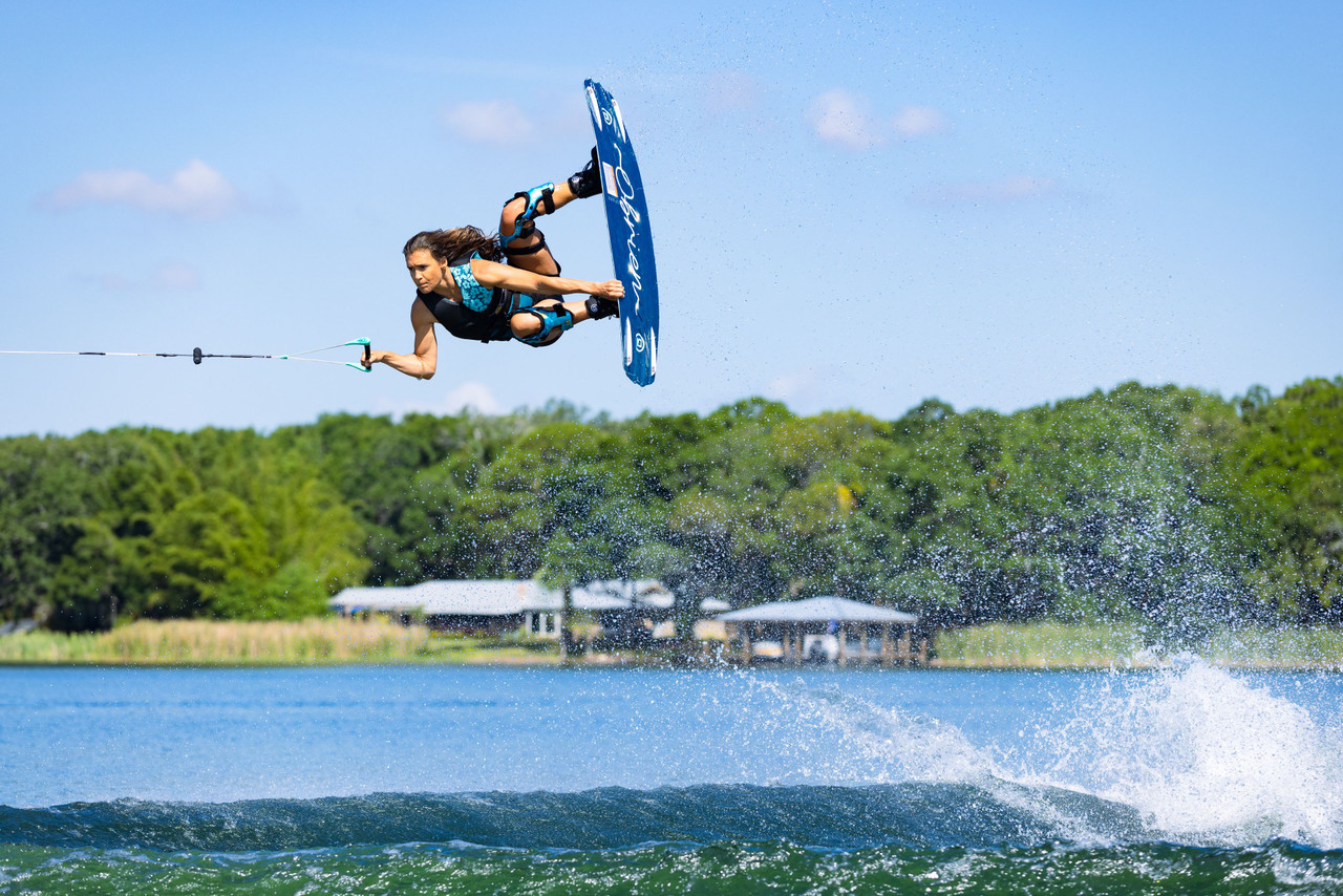 O'Brien Spark Wakeboard, 3-Stage Rocker Wakeboard, Feather Core Wakeboard, Delta Base Wakeboard, Wakeboard for beginners, Wakeboard for pro riders, Wakeboard with removable fins, Variable beveled edge wakeboard, Punchy pop wakeboard, Best wakeboard for stability, O'Brien wakeboard 133 cm, O'Brien wakeboard 137 cm, Fun wakeboard, Wakeboard with smooth ride, Wakeboard for progressive riding.