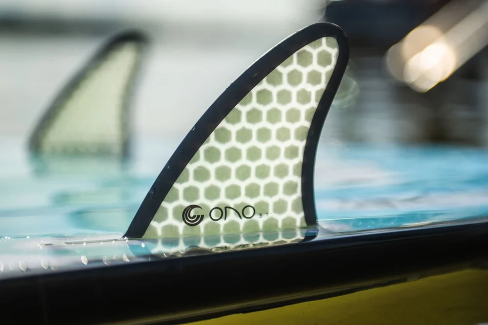 Connelly Ono wakesurf board quad Futures fin setup with two 3.7-inch fins and two 2.1-inch fins for carving and control