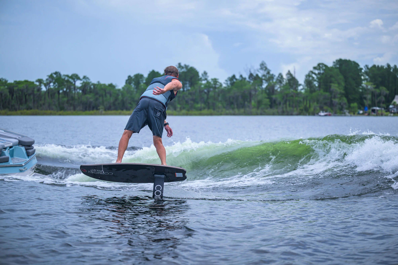 Wakefoiler carving a turn on the Connelly Pilot foilboard with spray trailing
