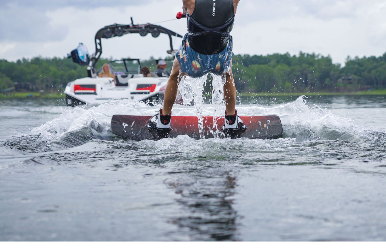 Connelly Pure Wakeboard w/Venza Bindings – 2026 Package