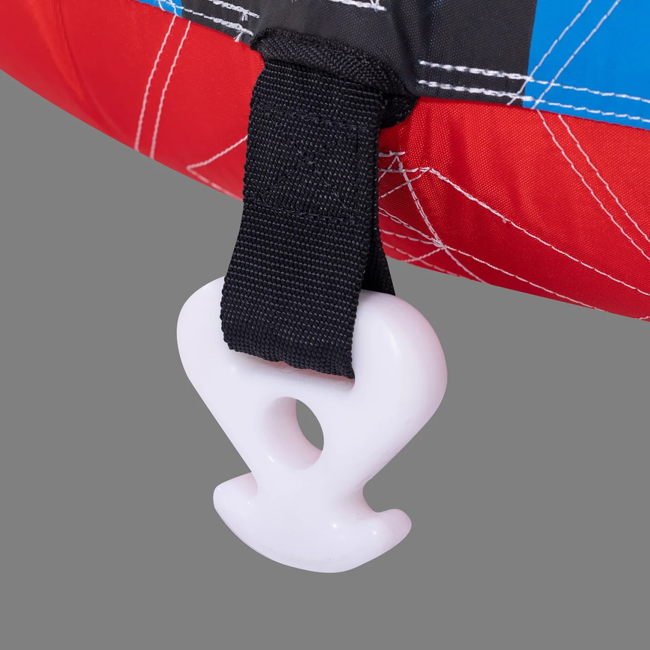 Quick Connect tow rope attachment on the O’Brien Screamer deck tube