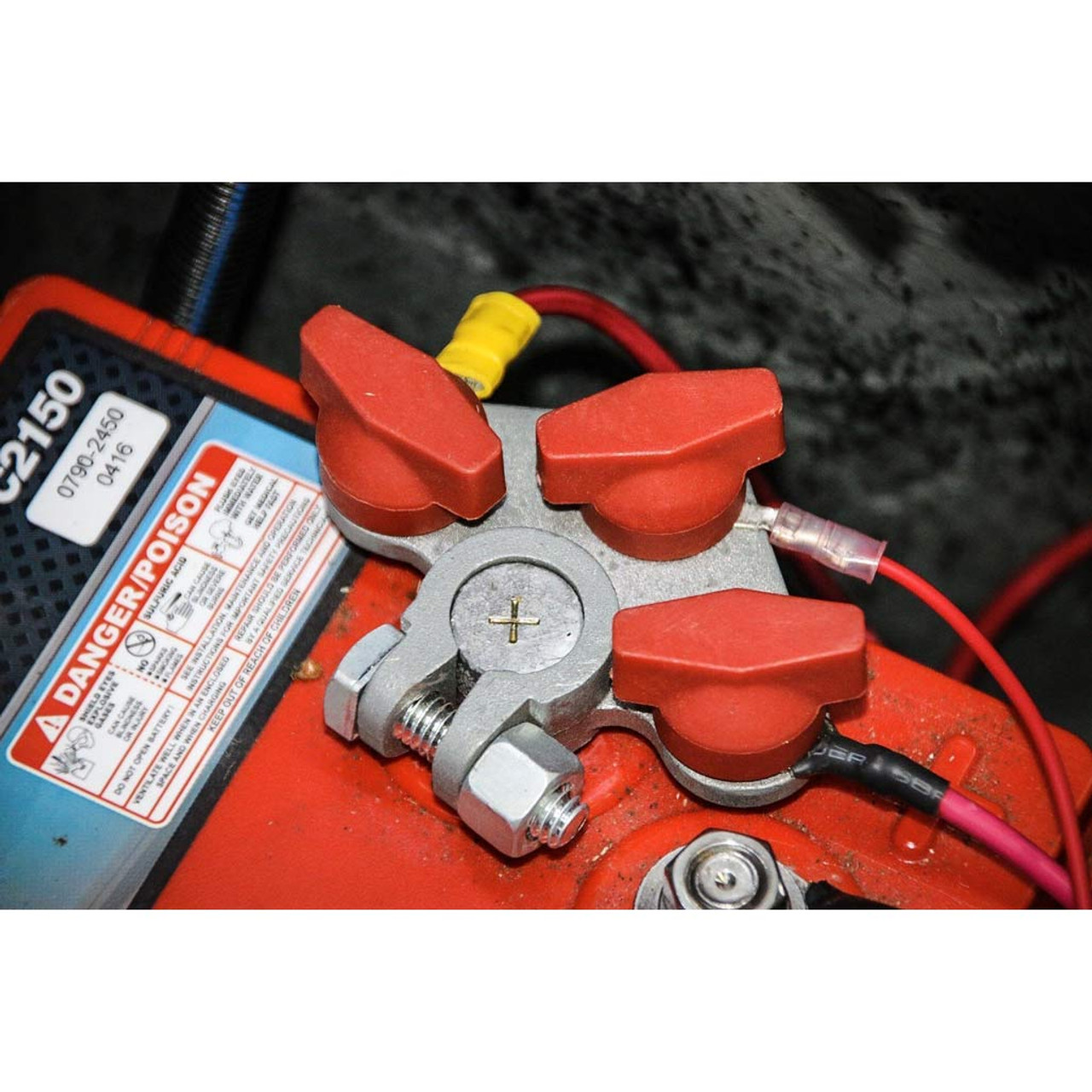 TH Marine Hydra Marine Battery 3-Way Multi-Connection Terminal Product Image