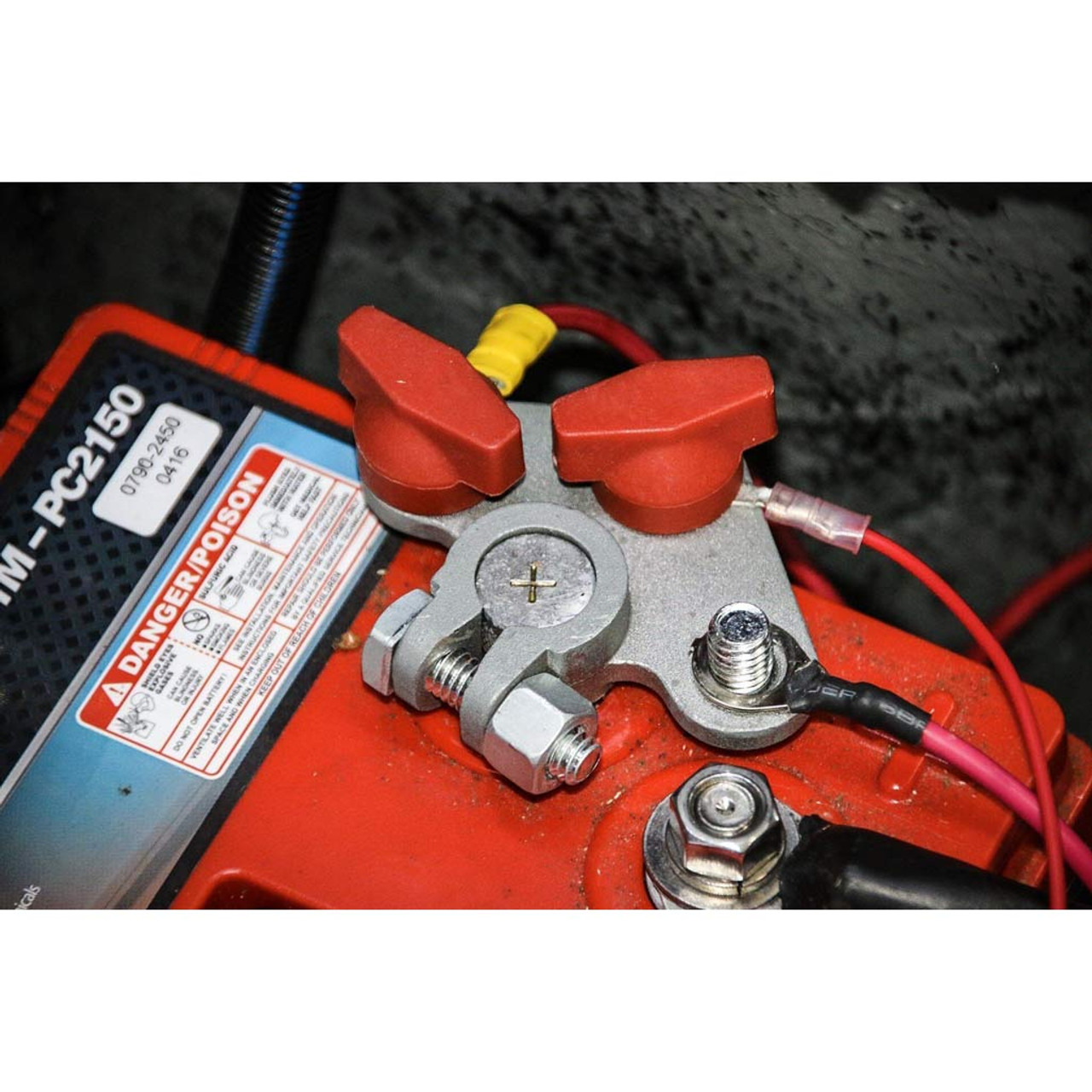 TH Marine Hydra Marine Battery 3-Way Multi-Connection Terminal Product Image