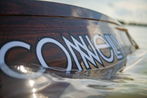 Detail of 146cm Connelly Big Easy wakeboard with System 80 Core and center spine
