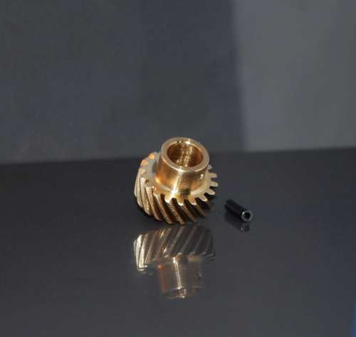 RACE ENGINEERING: FORD 2300 BRONZE DISTRIBUTOR GEAR WITH 3/16" PIN