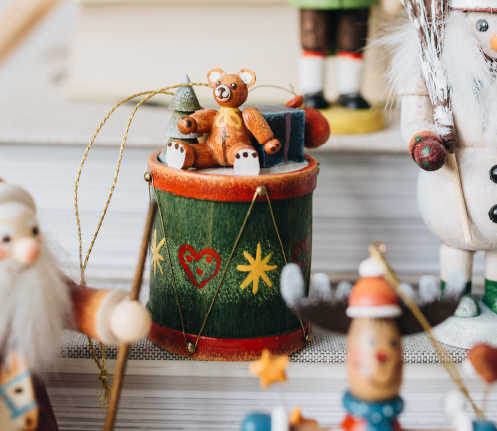 Hubrig Rabbit Land Figurines of bunny pulling cart with easter eggs