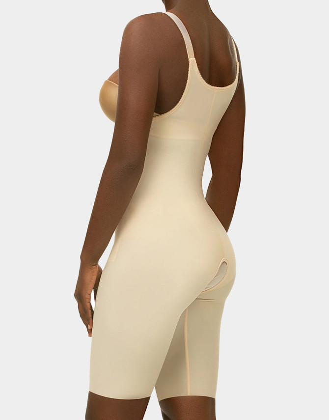 This breathable, lightweight compression bodysuit is ideal for tummy tuck, liposuction, postpartum recovery, hernia surgery, and glute procedures like BBL or augmentation.