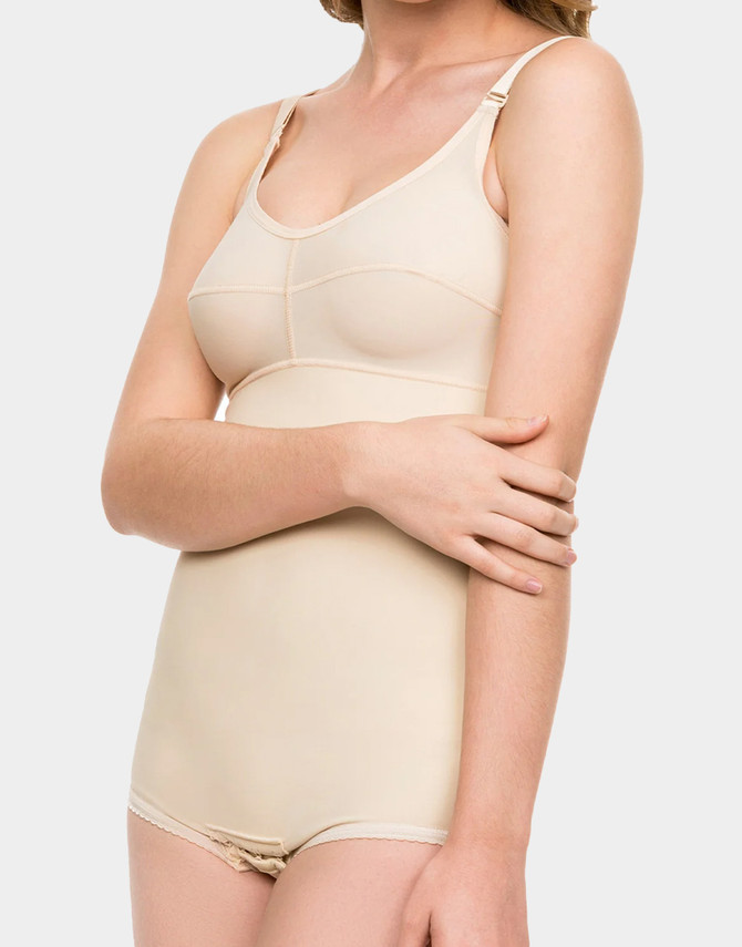 The Isavela BB02 provides smooth, supportive compression from bra to thigh without zippers or bulk, helping reduce swelling and support healing from 2 to 8+ weeks post-op.