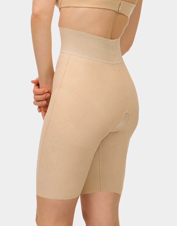 Made from breathable, lightweight fabric, the Isavela GR04 compression girdle offers smooth, zipper-free compression for tummy tuck, liposuction, BBL, glute implants, and postpartum recovery.