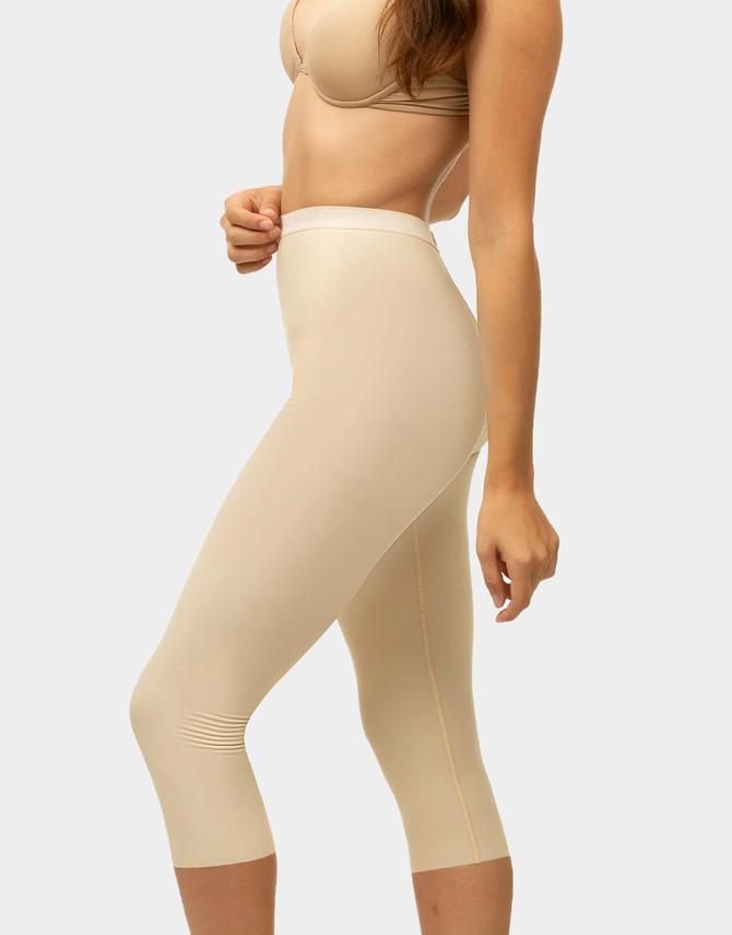 Designed for 2–8 weeks post-op, the Isavela GR14 provides targeted compression to the abdomen, hips, buttocks, and thighs to help minimise swelling and support healing.
