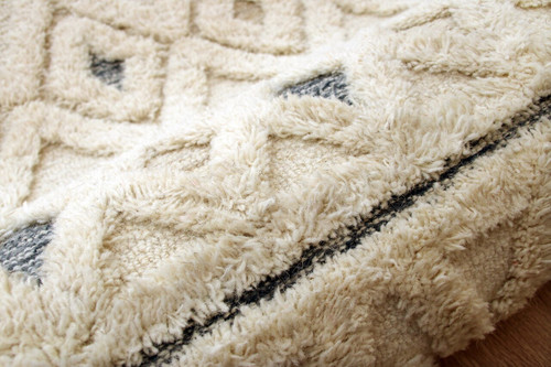 LR Home Sinuous 54111 Cream Navy Rug