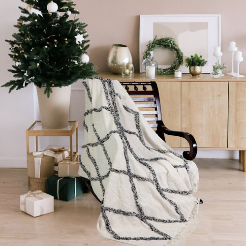 LR Home Diamond 80143 Black Natural Throw