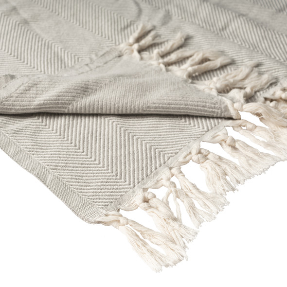 LR Home Avery 80291 Light Gray Throw