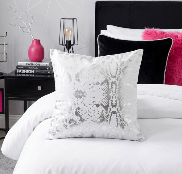 LR Home Beastly 07666 White Silver Pillow