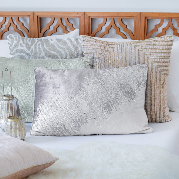 LR Home Cosmopolitan 08570 Ivory Silver Pillow