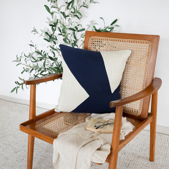 LR Home Stacy Garcia 08415 Navy Ivory Pillow