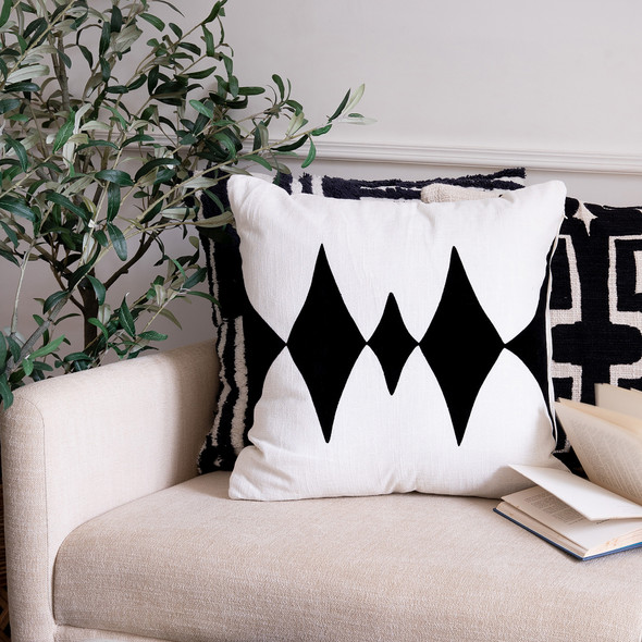 LR Home Stacy Garcia 08431 Onyx White Pillow