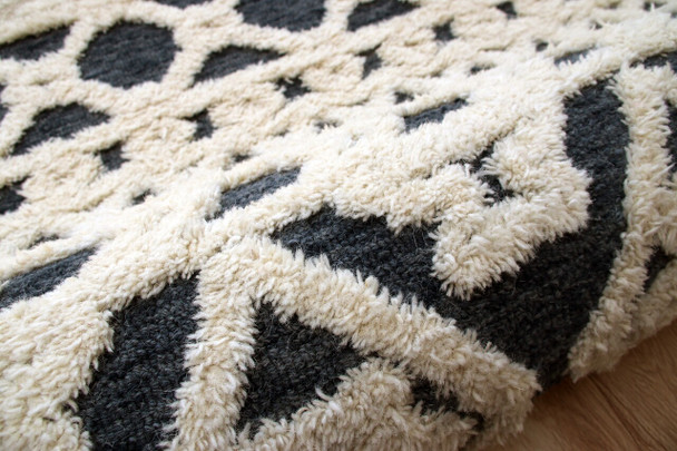 LR Home Sinuous 54114 Navy Blue Cream Tan Rug