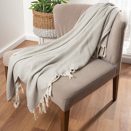 LR Home Avery 80291 Light Gray Throw