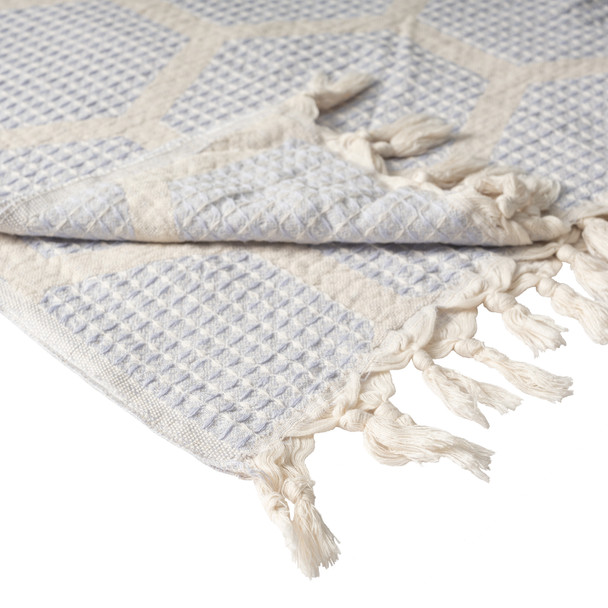LR Home Avery 80297 Lilac White Throw