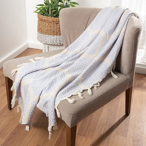 LR Home Avery 80297 Lilac White Throw