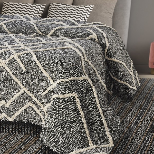 LR Home 81485 Black Ivory Coverlet