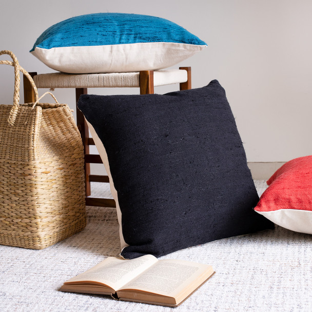 LR Home Stacy Garcia 08448 Onyx Pillow