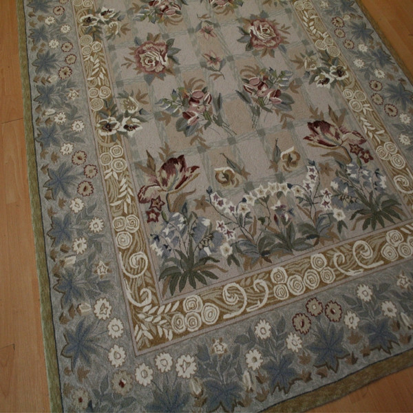 Hand Hooked Country Floral - 5 x 8