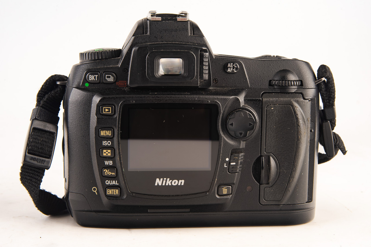 Nikon D70s 6.1MP Digital SLR Camera Body with Cap Battery