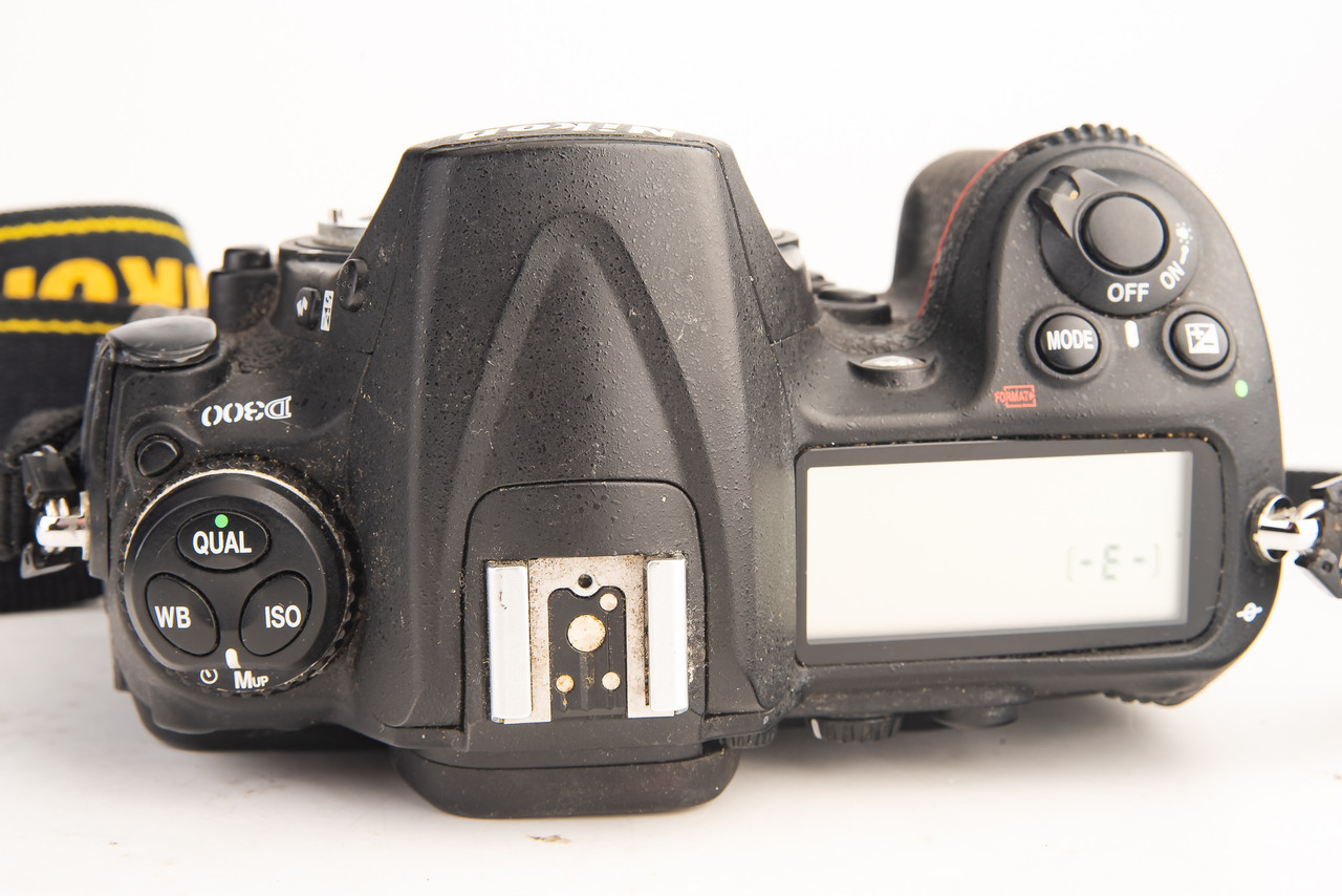 Nikon D300 12.3 MP Digital SLR Camera Body with Strap Cap Battery