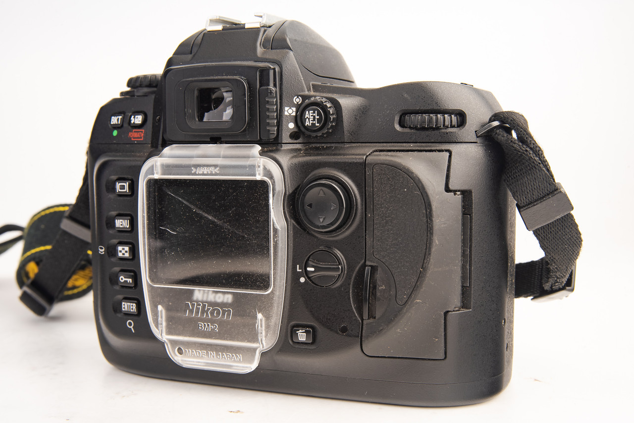 Nikon D100 6.1 MP Digital SLR Camera Body with Strap Cap Battery