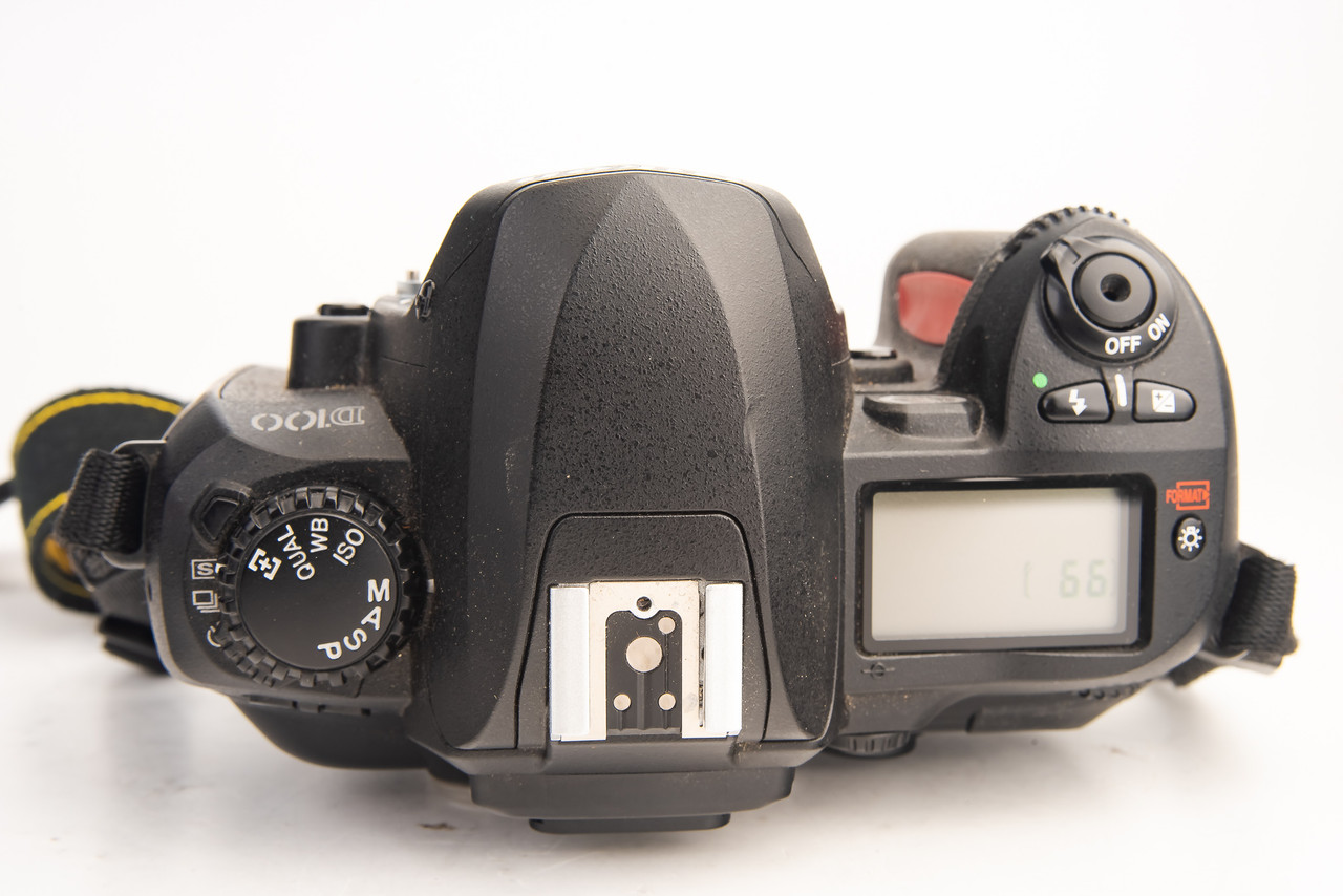 Nikon D100 6.1 MP Digital SLR Camera Body with Strap Cap Battery